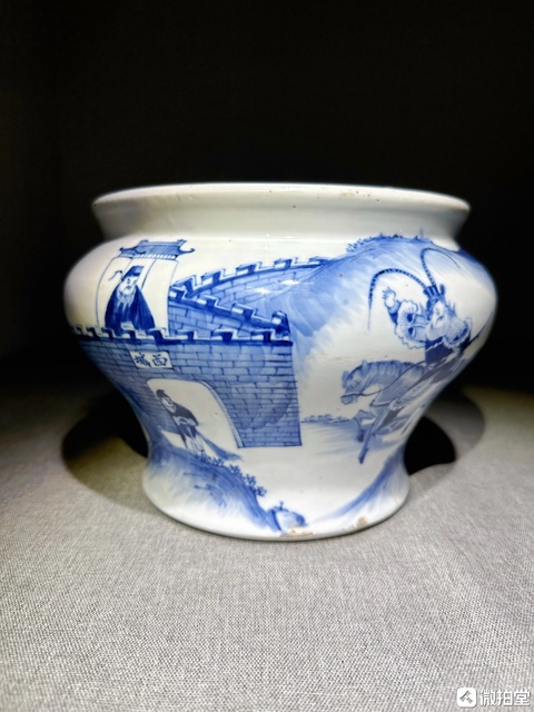 古玩陶瓷空城計(jì)人物青花馬蹄尊真品鑒賞圖