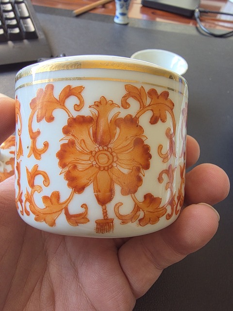 古玩陶瓷礬紅彩纏枝花卉紋溫酒器真品鑒賞圖