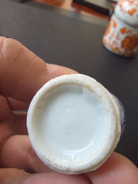 古玩陶瓷青花云龍紋鼻煙壺真品鑒賞圖