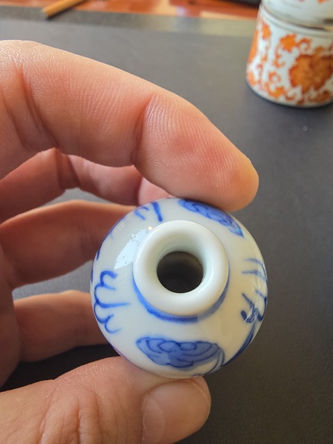 古玩陶瓷青花云龍紋鼻煙壺真品鑒賞圖