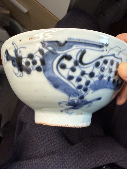 古玩陶瓷過墻龍紋青花碗真品鑒賞圖