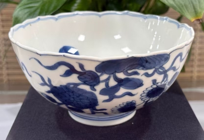 古玩陶瓷青花花卉紋花口碗真品鑒賞圖