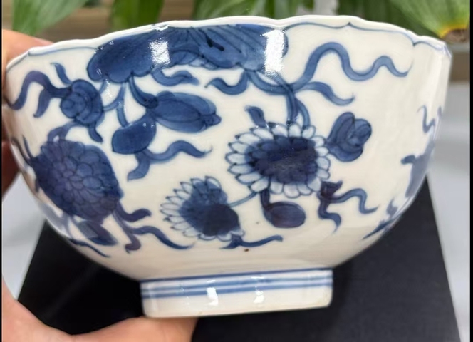 古玩陶瓷青花花卉紋花口碗真品鑒賞圖