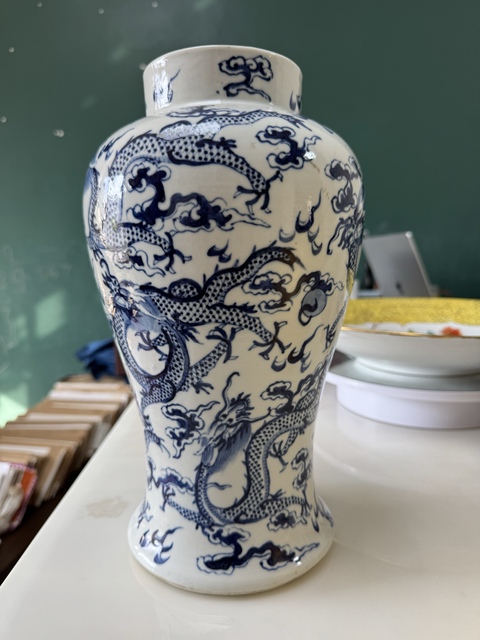 古玩陶瓷青花瓶真品鑒賞圖