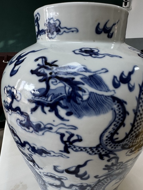 古玩陶瓷青花瓶真品鑒賞圖