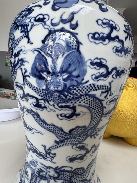 古玩陶瓷青花瓶真品鑒賞圖