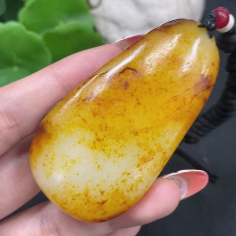 古玩玉器和田玉靈猴獻壽題材把件真品鑒賞圖