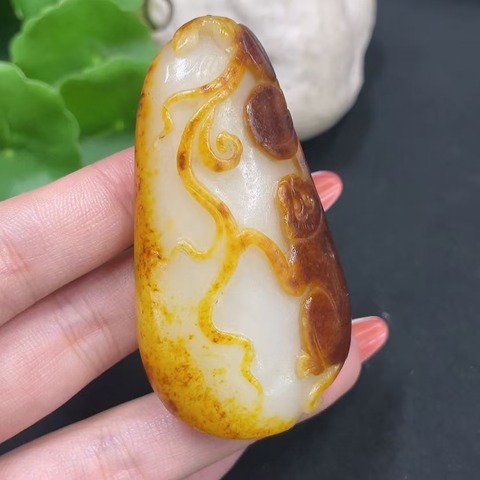 古玩玉器和田玉靈猴獻壽題材把件真品鑒賞圖