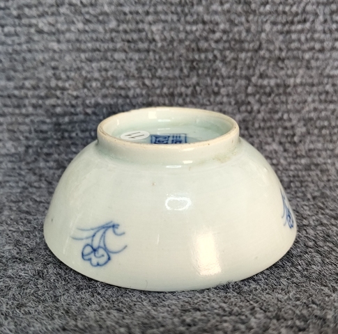 古玩陶瓷青花提籃花卉紋淺碗真品鑒賞圖