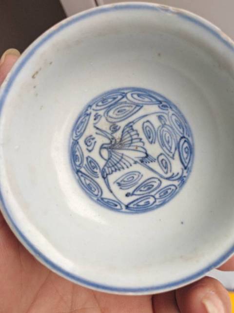 古玩陶瓷青花云鶴紋茶碗真品鑒賞圖