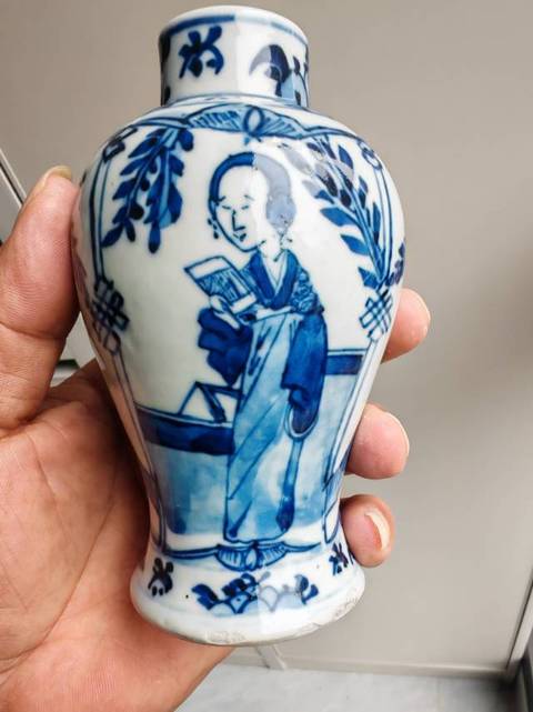 古玩陶瓷青花仕女人物雞腿瓶真品鑒賞圖