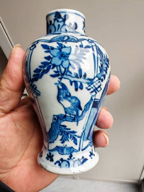 古玩陶瓷青花仕女人物雞腿瓶真品鑒賞圖