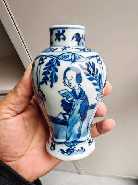 古玩陶瓷青花仕女人物雞腿瓶真品鑒賞圖