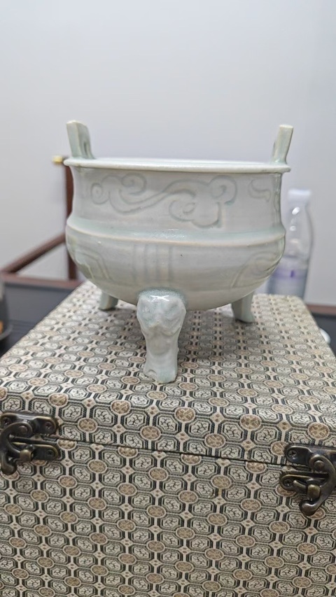 古玩陶瓷元代景德鎮青白釉鼎真品鑒賞圖