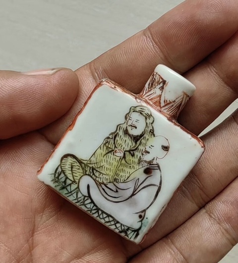 古玩陶瓷五彩人物方鼻煙壺真品鑒賞圖