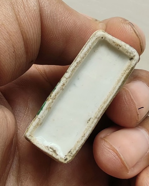 古玩陶瓷五彩人物方鼻煙壺真品鑒賞圖