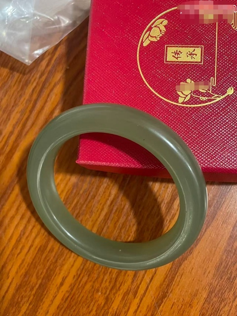 古玩玉器和田玉雕“素紋手鐲”拍賣，當(dāng)前價格666元