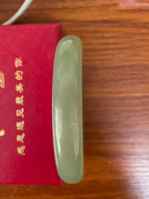 古玩玉器和田玉雕“素紋手鐲”拍賣，當(dāng)前價格666元