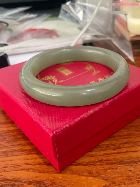 古玩玉器和田玉雕“素紋手鐲”拍賣，當(dāng)前價格666元