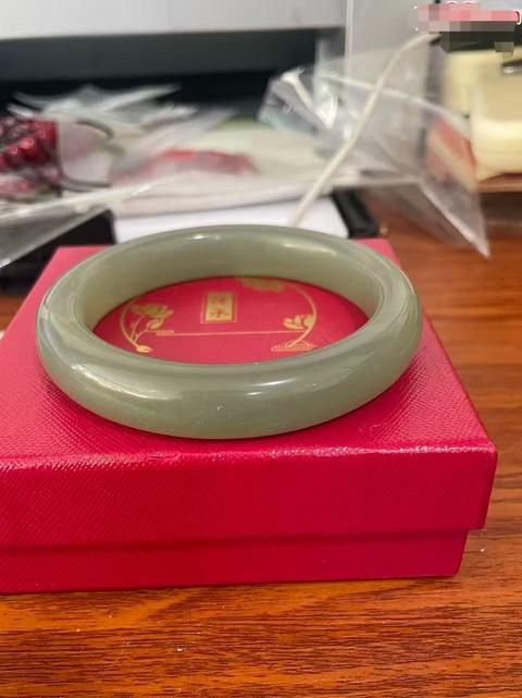 古玩玉器和田玉雕“素紋手鐲”拍賣，當(dāng)前價格666元