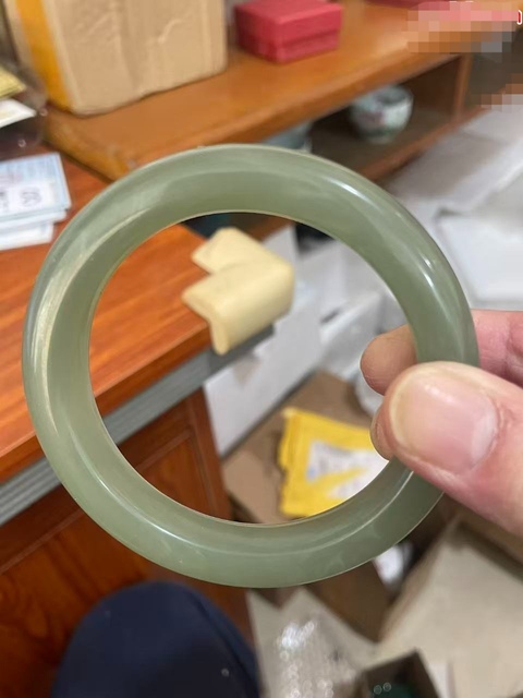 古玩玉器和田玉雕“素紋手鐲”拍賣，當(dāng)前價格666元