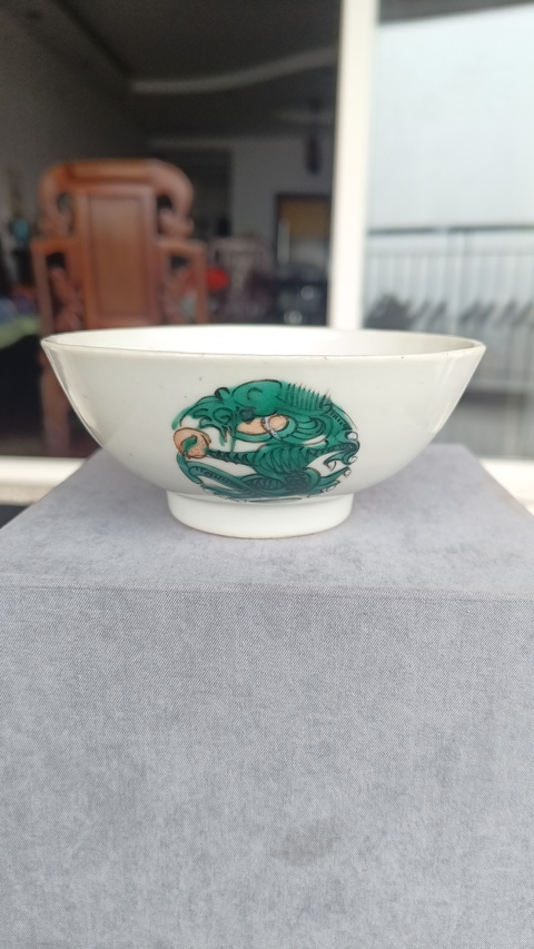古玩陶瓷綠彩團龍紋小碗真品鑒賞圖