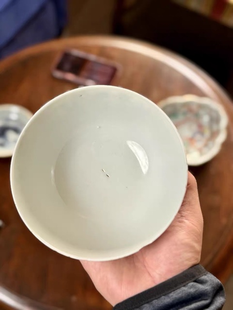 古玩陶瓷花鳥紋蝶紋廣彩碗真品鑒賞圖