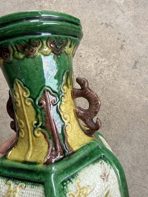 古玩陶瓷素三彩瓶真品鑒賞圖