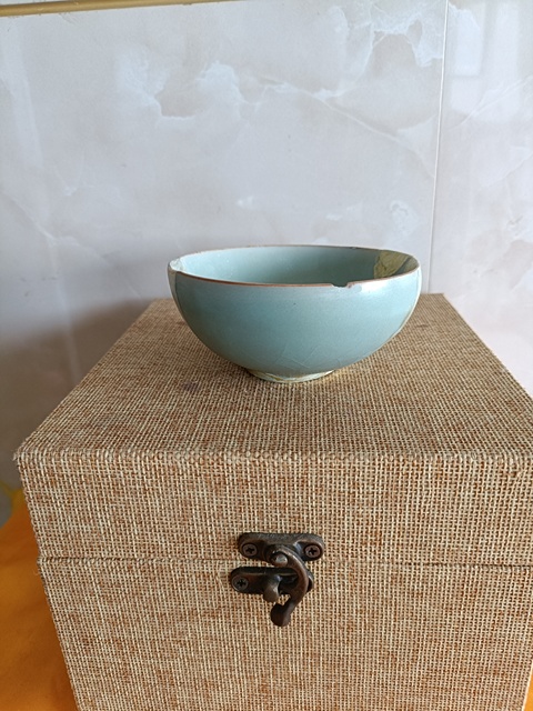 古玩陶瓷龍泉梅子青釉泡泡盞真品鑒賞圖