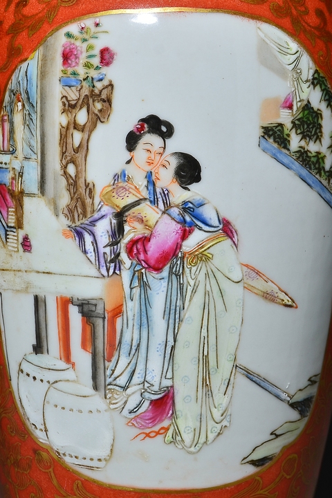 古玩陶瓷珊瑚紅釉描金開光仕女紋雙耳瓶真品鑒賞圖