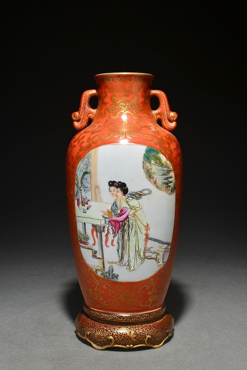 古玩陶瓷珊瑚紅釉描金開光仕女紋雙耳瓶真品鑒賞圖