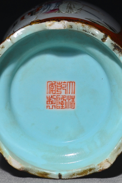 古玩陶瓷珊瑚紅釉描金開光仕女紋雙耳瓶真品鑒賞圖