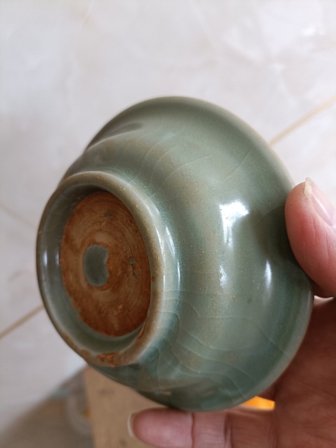 古玩陶瓷龍泉青瓷梅子青釉折沿洗真品鑒賞圖