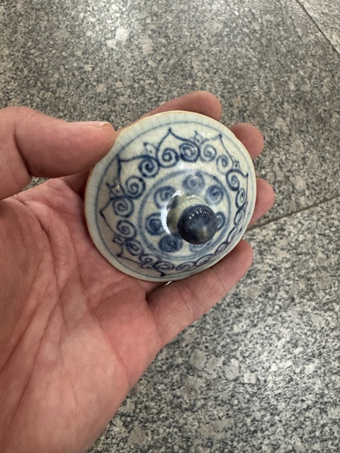 古玩陶瓷青花花卉紋蓋罐真品鑒賞圖