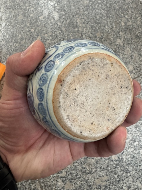 古玩陶瓷青花花卉紋蓋罐真品鑒賞圖