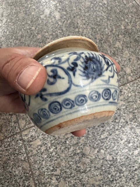 古玩陶瓷青花花卉紋蓋罐真品鑒賞圖