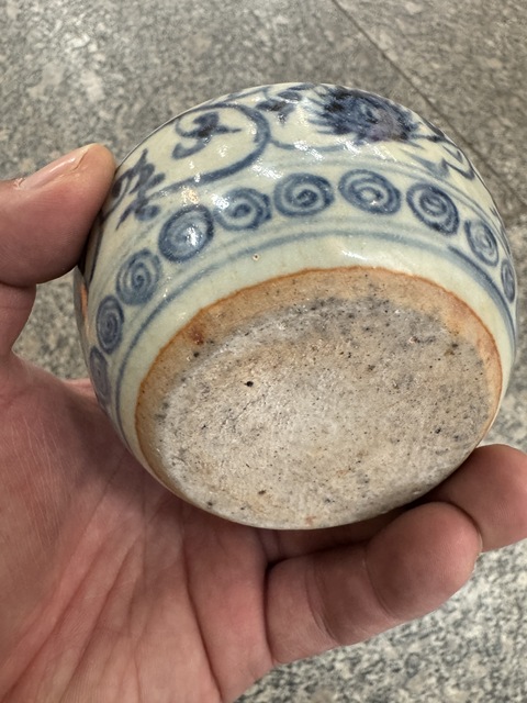 古玩陶瓷青花花卉紋蓋罐真品鑒賞圖