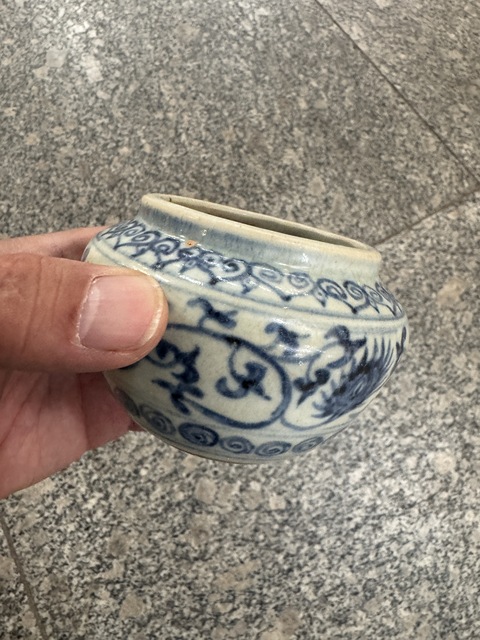 古玩陶瓷青花花卉紋蓋罐真品鑒賞圖