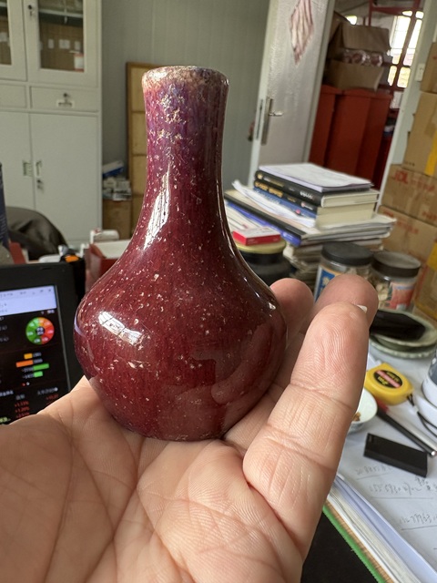 古玩陶瓷窯變紅釉天球瓶真品鑒賞圖