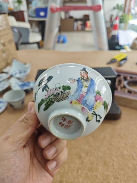 古玩陶瓷人物紋粉彩小碗真品鑒賞圖