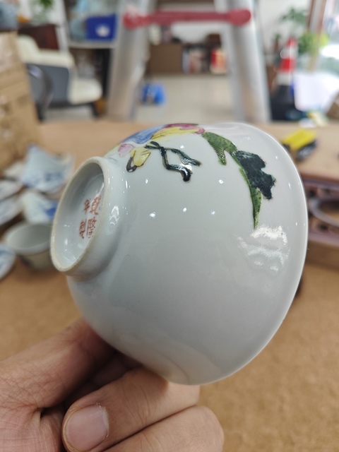 古玩陶瓷人物紋粉彩小碗真品鑒賞圖