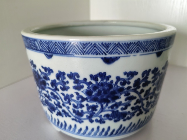 古玩陶瓷清康熙 青花纏枝花卉紋筆筒真品鑒賞圖