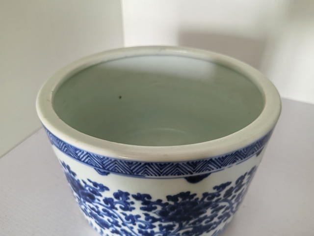 古玩陶瓷清康熙 青花纏枝花卉紋筆筒真品鑒賞圖