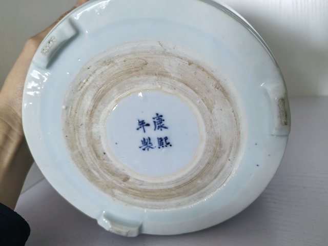 古玩陶瓷清康熙 青花纏枝花卉紋筆筒真品鑒賞圖
