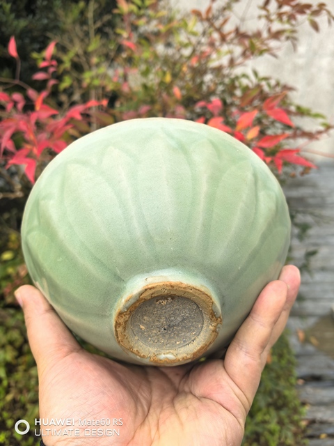 古玩陶瓷龍泉青瓷刻仰蓮紋碗真品鑒賞圖