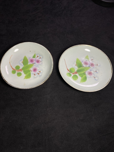 古玩陶瓷花卉紋盤真品鑒賞圖