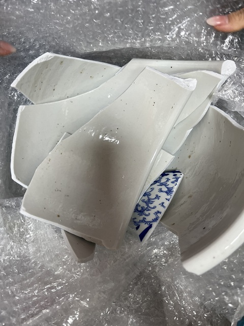 古玩陶瓷纏枝花卉紋青花缸真品鑒賞圖