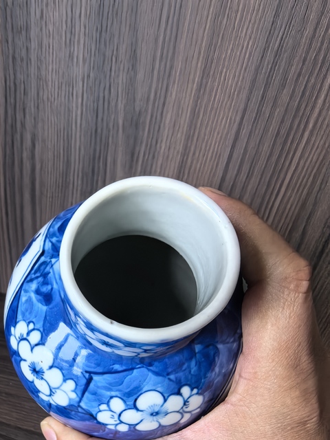 古玩陶瓷青花留白冰梅紋開光博古圖雞腿蓋瓶真品鑒賞圖