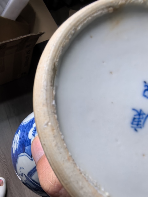 古玩陶瓷青花留白冰梅紋開光博古圖雞腿蓋瓶真品鑒賞圖