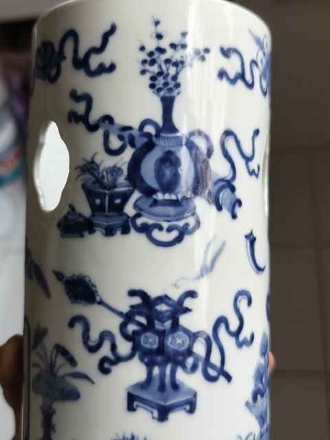 古玩陶瓷青花博古花卉婁空帽筒真品鑒賞圖